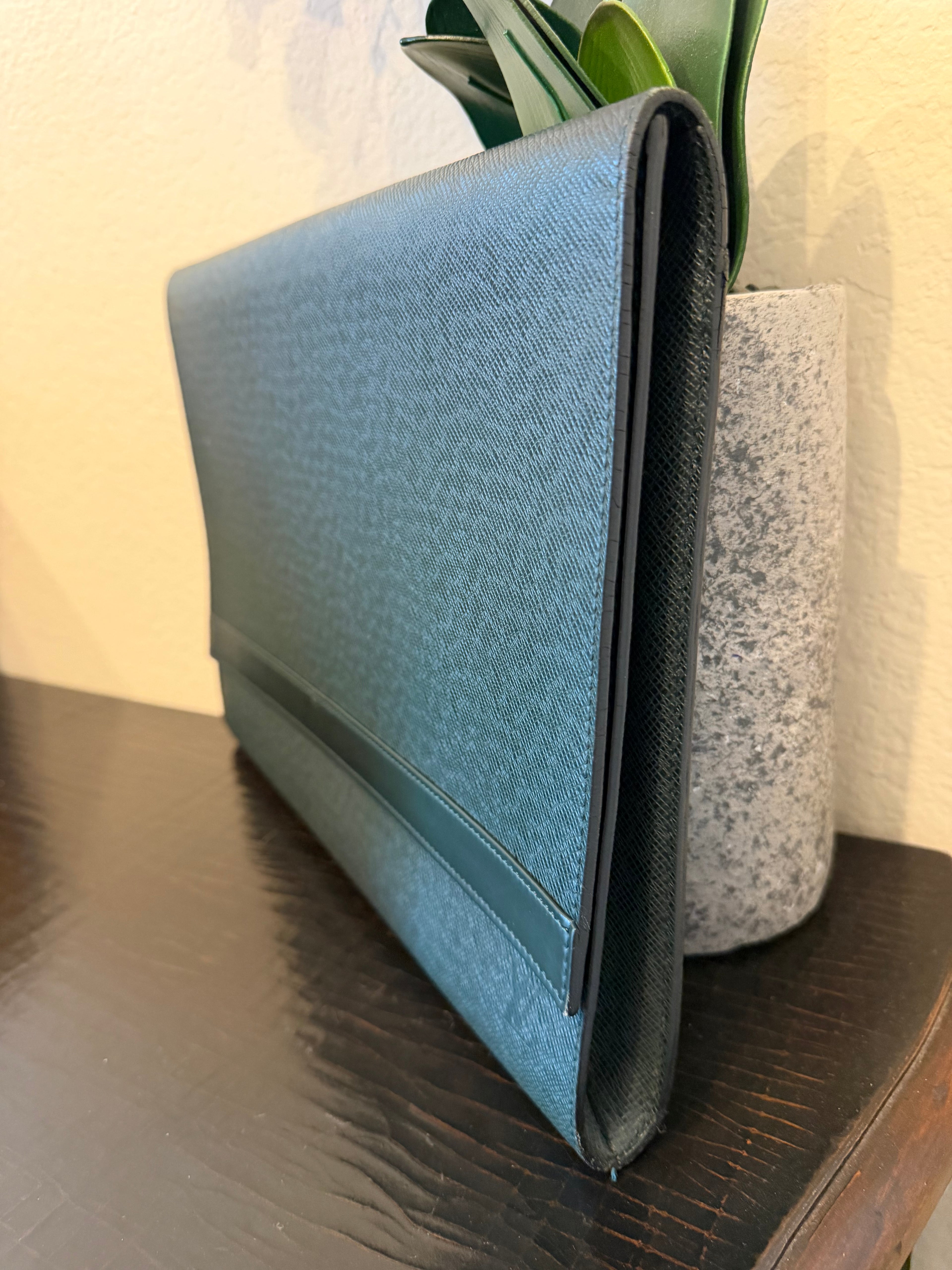 Louis Vuitton Taiga Green Leather Portfolio Document Case MI0955 Vintage 1995