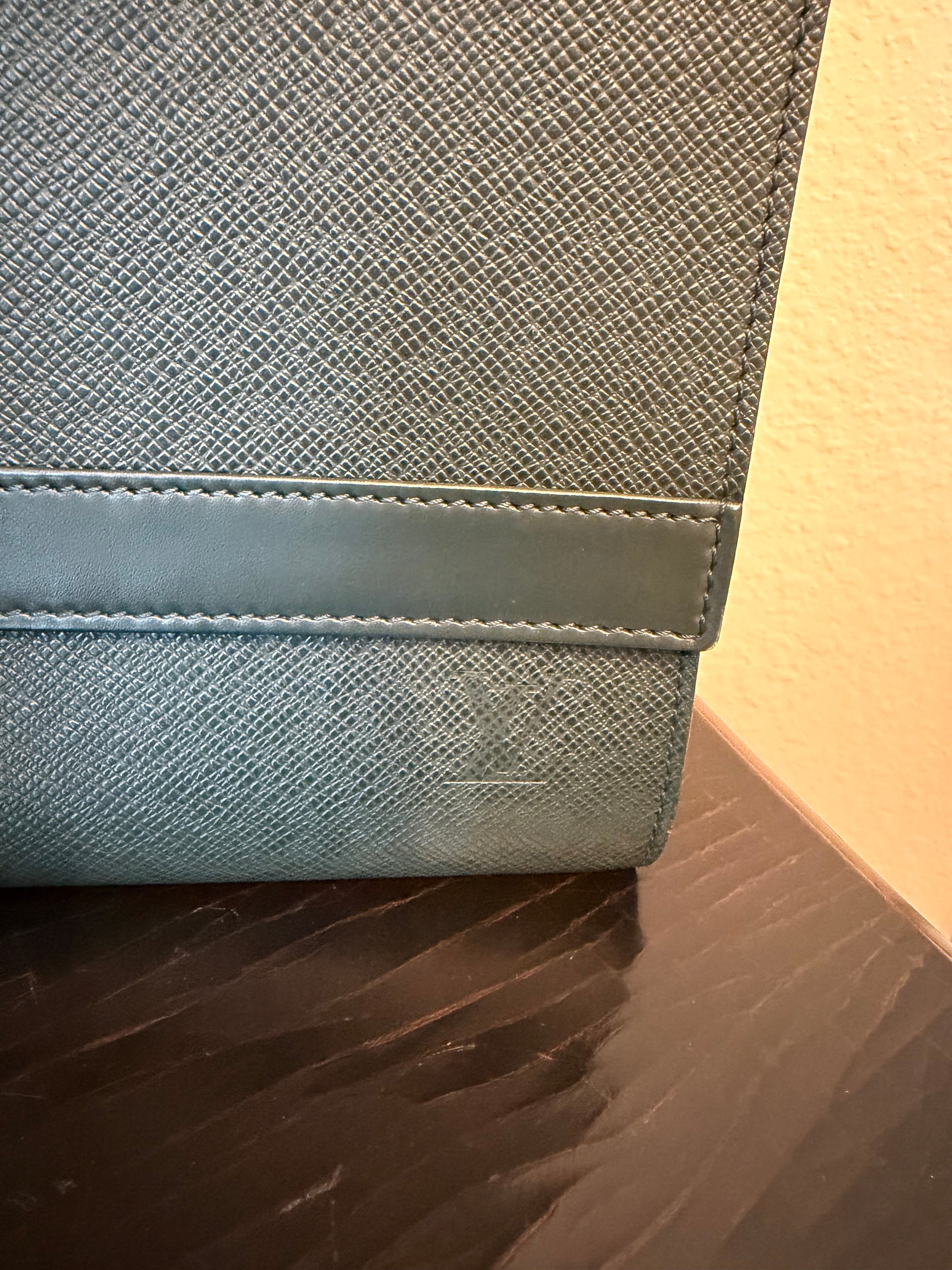 Louis Vuitton Taiga Green Leather Portfolio Document Case MI0955 Vintage 1995