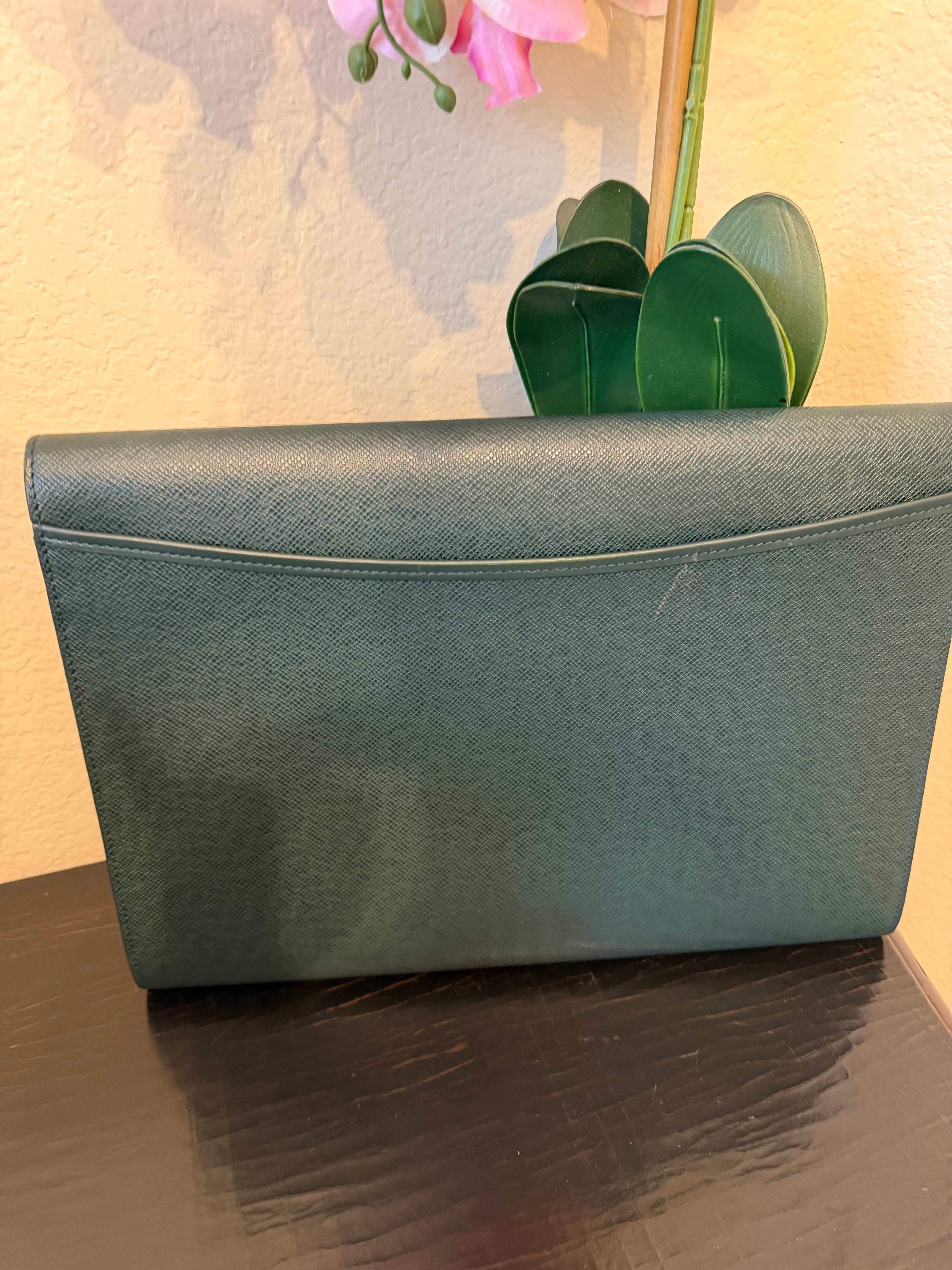 Louis Vuitton Taiga Green Leather Portfolio Document Case MI0955 Vintage 1995