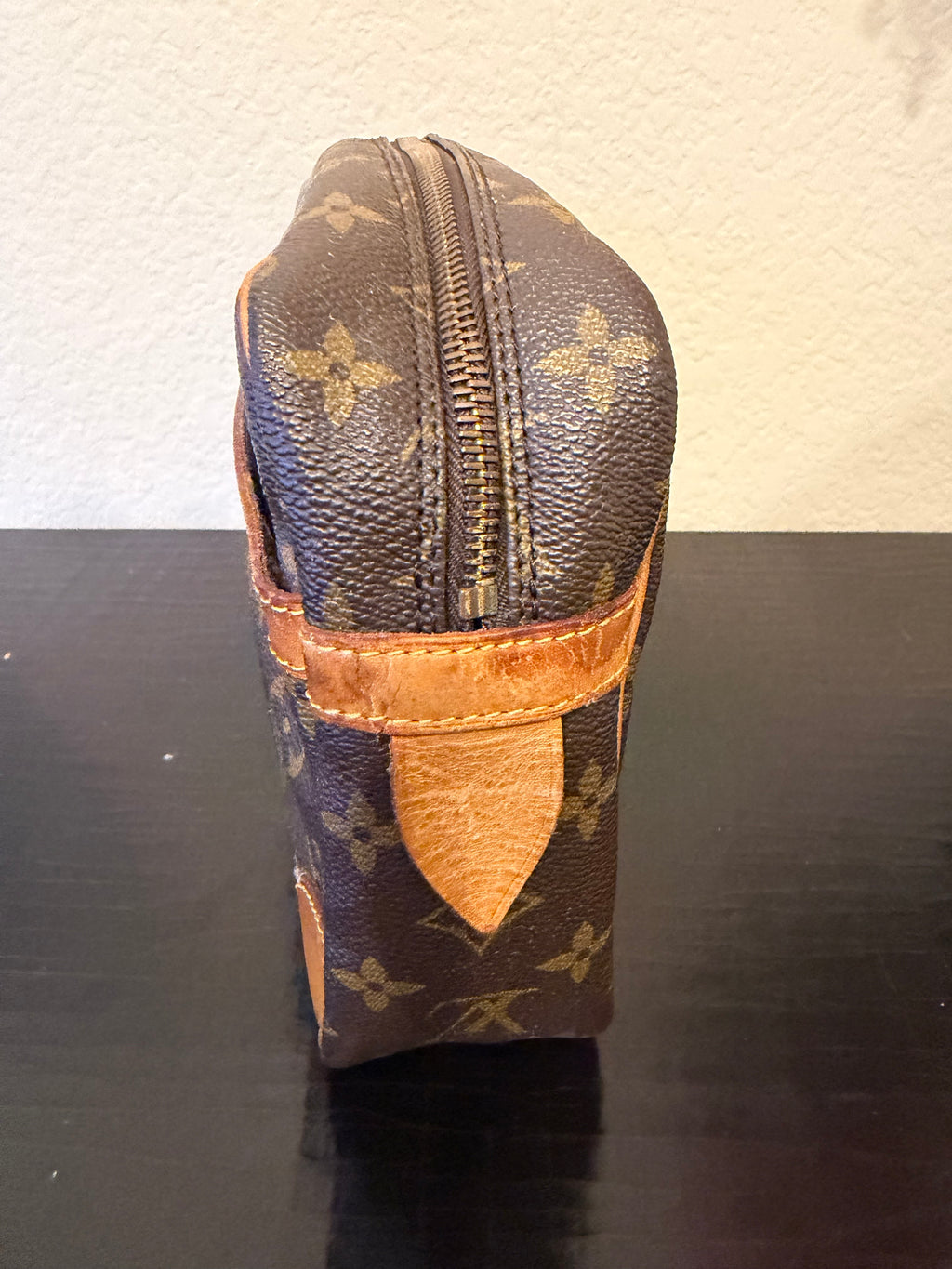 Louis Vuitton Comprigne 28
