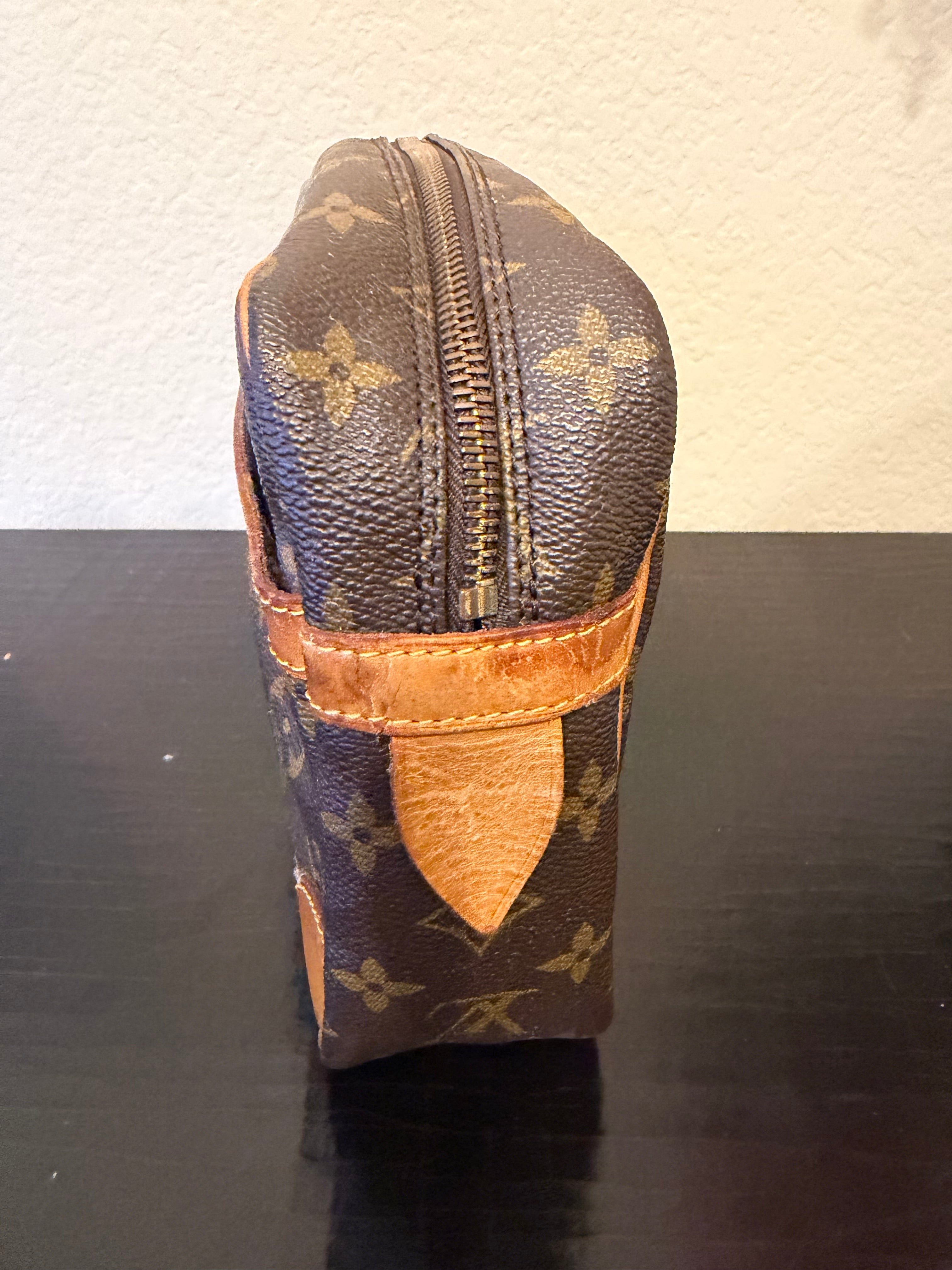 Louis Vuitton Comprigne 28