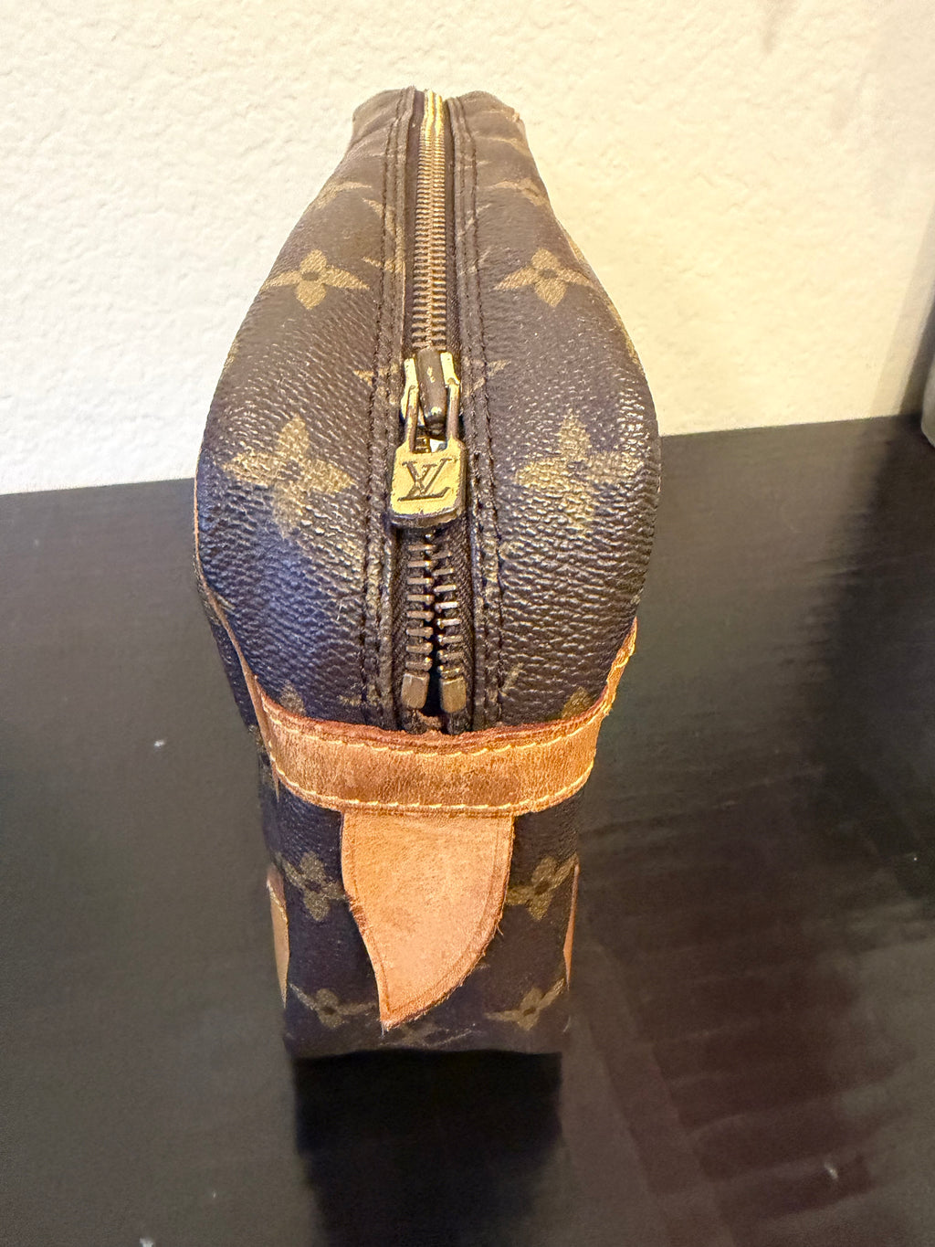 Louis Vuitton Comprigne 28