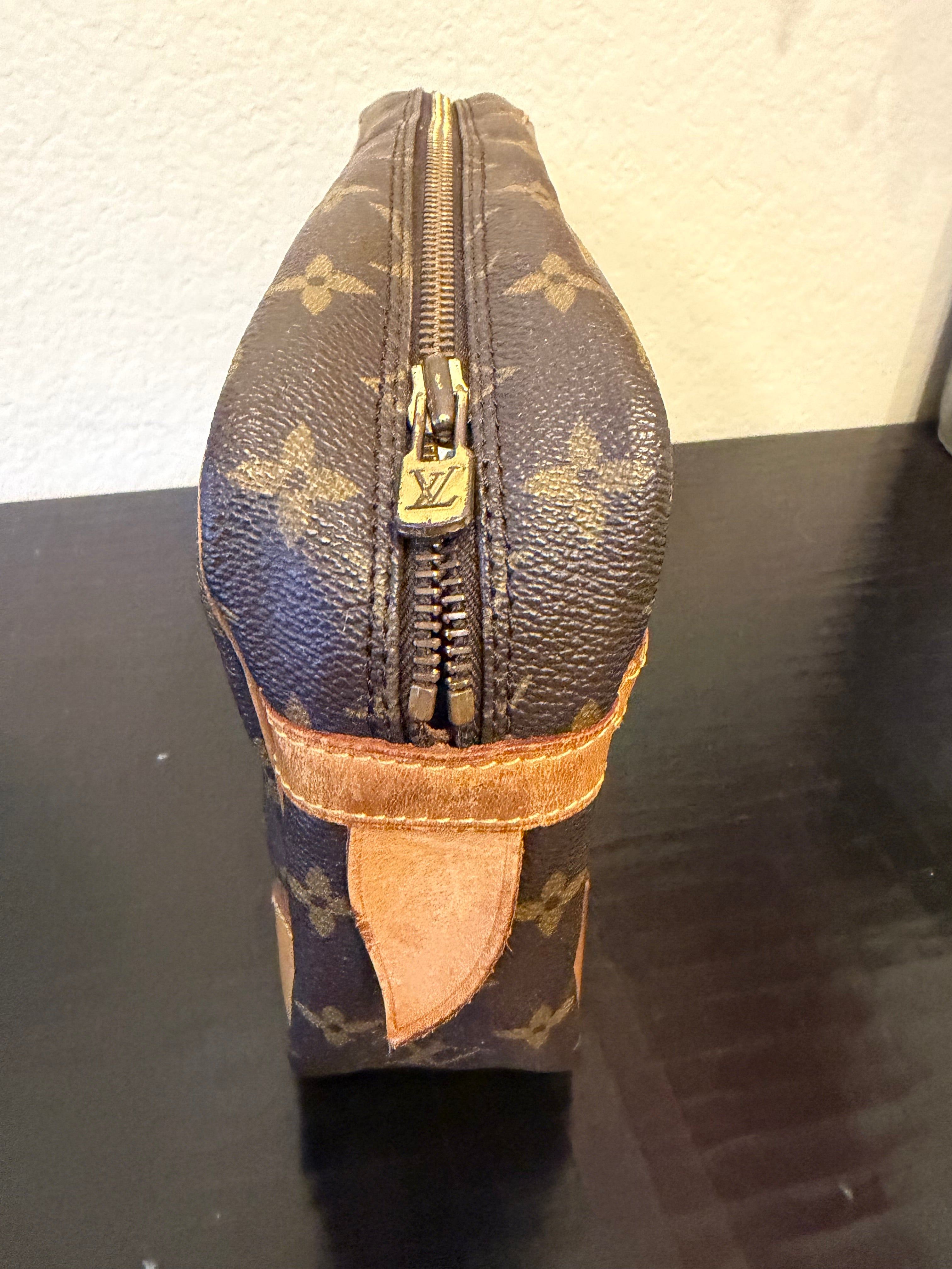 Louis Vuitton Comprigne 28