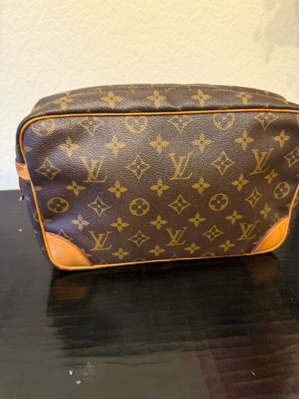 Louis Vuitton Comprigne 28