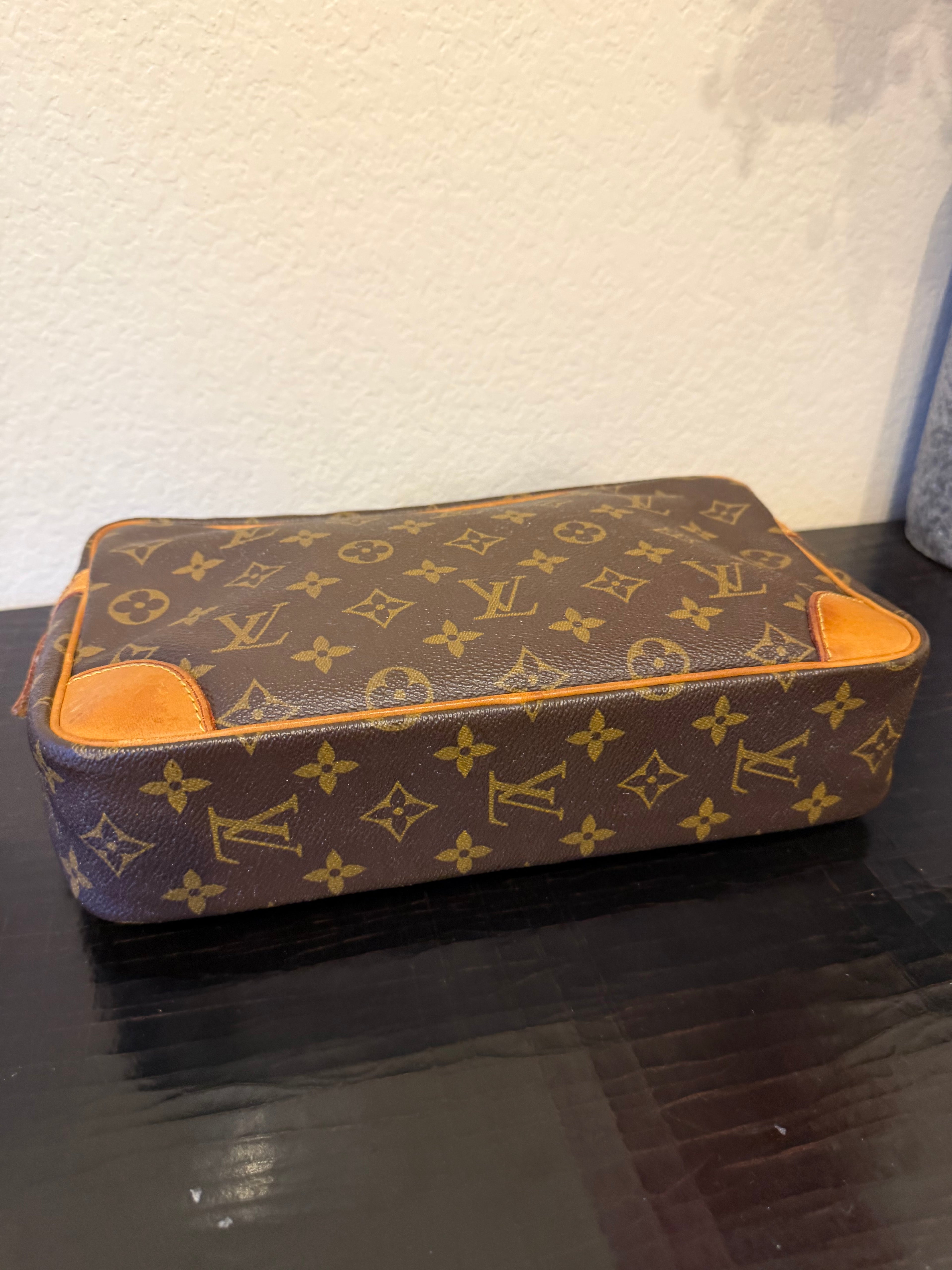 Louis Vuitton Comprigne 28